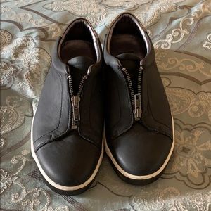 EUC Johnston and Murphy zip up sneakers